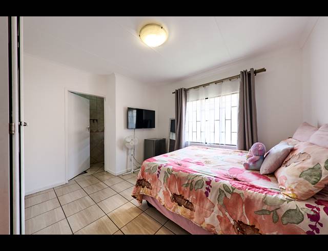 3 BEDROOM TOWNHOUSE FOR SALE IN HALFWAY GARDENS
